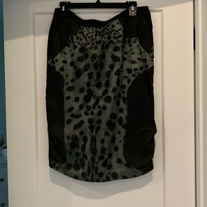 Max Mara leopard print skirt. Ruching, bottom sides; 2 pockets. Back is black.